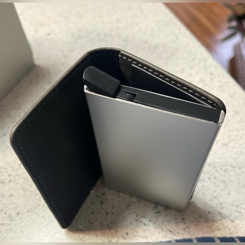 SIMPL Toggl™ Wallet – RFID Blocking, Quick Access, Brand New